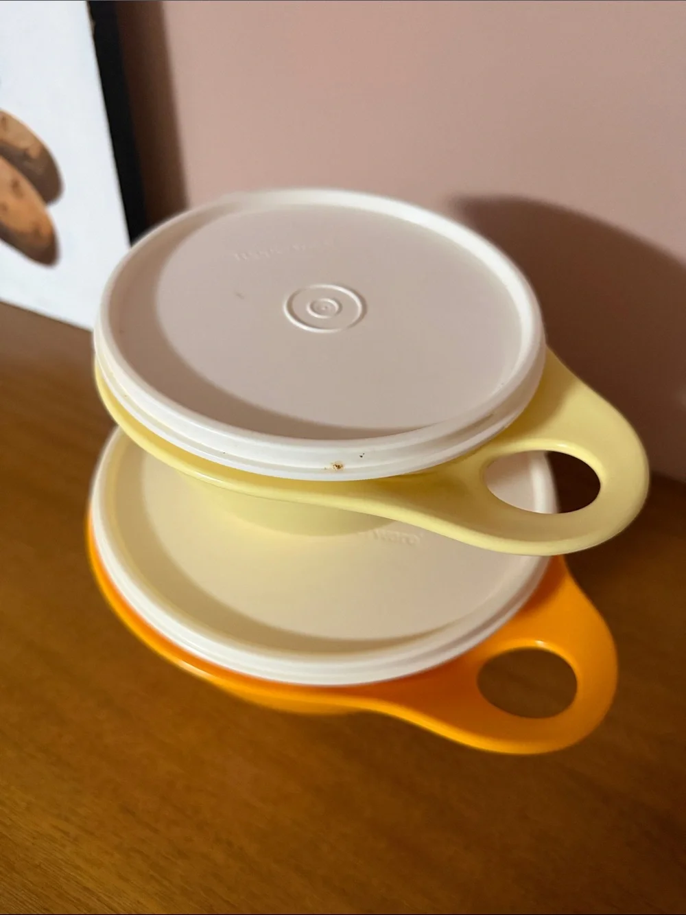 Tupperware Orange and Yellow Nesting Bowls with White Lids